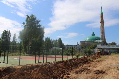 В Елабуге завершается строительство двух теннисных кортов