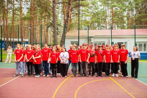 Рустем Нуриев встретился со школьниками из ЛНР