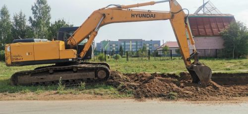 В Елабуге делают парковку у Инженерно-технологического лицея
