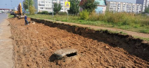 В Елабуге делают парковку у Инженерно-технологического лицея
