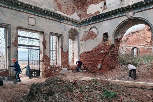 В Елабужском районе восстанавливают Свято-Троицкий храм XIX века