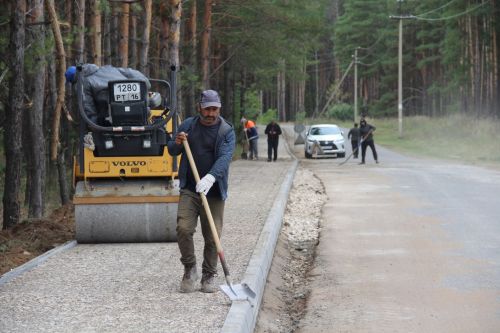 В Елабуге продолжаются работы по строительству тротуаров на улице Тихая