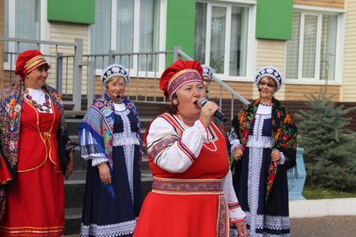 С песнями на выборы: в Елабужском районе проголосовали творческие коллективы