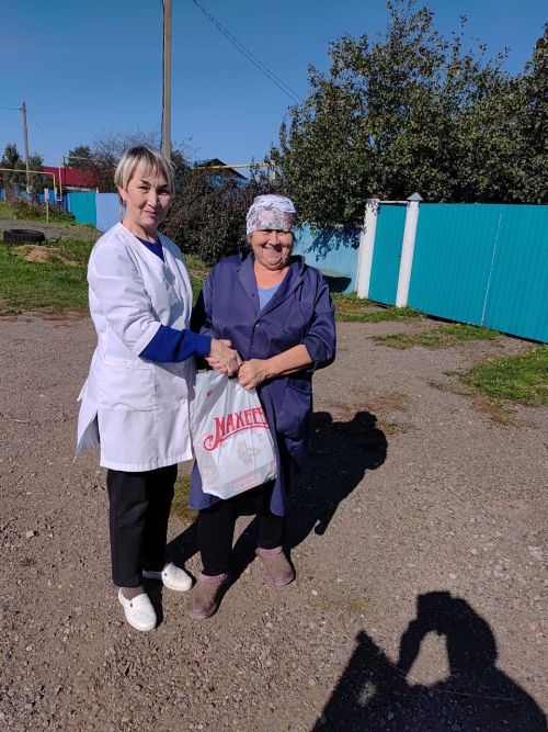 Ветераны Елабужской ЦРБ получили продуктовые наборы ко Дню пожилого человека
