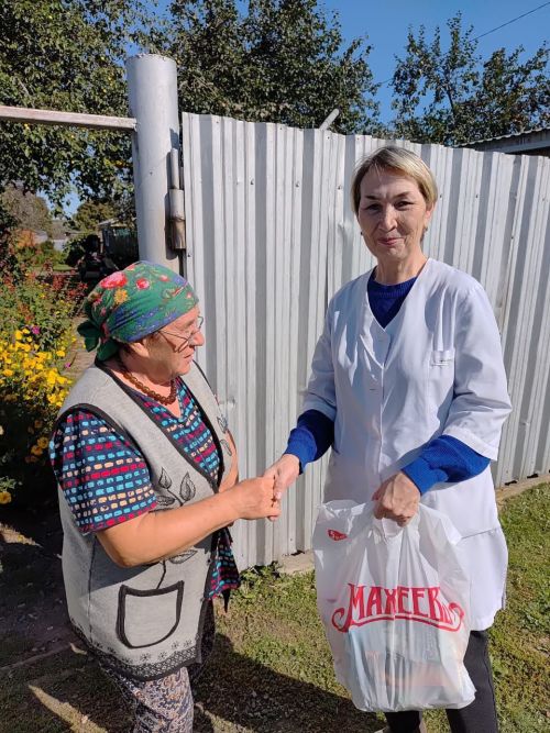 Ветераны Елабужской ЦРБ получили продуктовые наборы ко Дню пожилого человека
