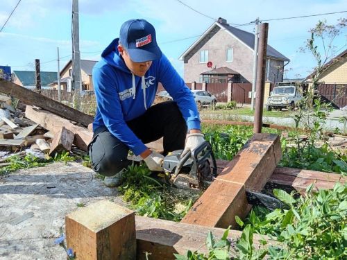 Молодогвардейцы Елабуги оказали помощь по благоустройству семье участника СВО