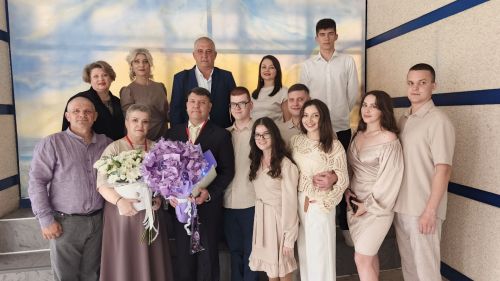 Елабужские супруги отметили жемчужную свадьбу: 30 лет в браке и четверо детей