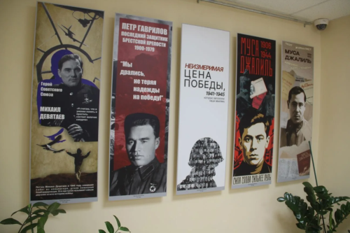 В Елабужском колледже культуры и искусств открылась выставка о героях Татарстана