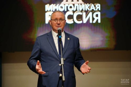 Глава «Татмедиа» поздравил журналистов Татарстана с Днём российской печати