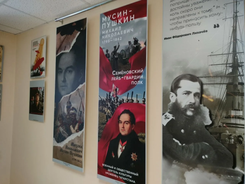 В Елабужском колледже культуры и искусств открылась выставка о героях Татарстана