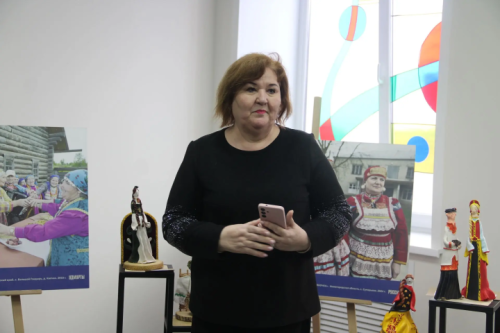 Алабуга студентлары милли киемле курчаклар коллекциясен тәкъдим итте