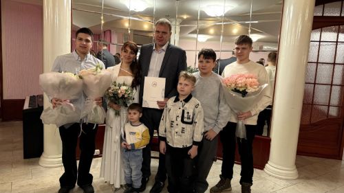 История, выстроенная как крепость: Александр и Лейсан Денисенко отметили фарфоровую свадьбу