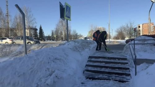На улицах Елабуги ведутся активные работы по уборке снега