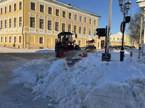 На улицах Елабуги ведутся активные работы по уборке снега