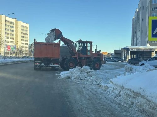 На улицах Елабуги ведутся активные работы по уборке снега