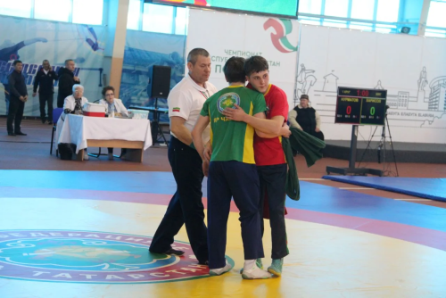 В Елабуге стартовал Чемпионат РТ по национальной борьбе корэш
