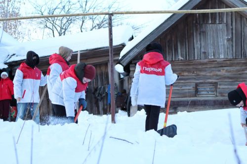 «Снежный десант» Движения Первых помогает елабужанам в уборке снега