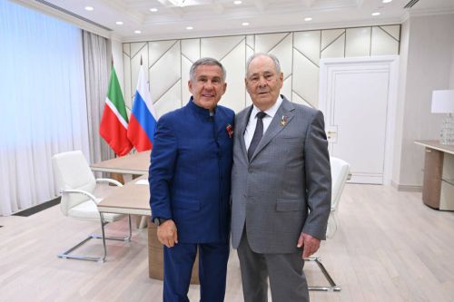 Раис Татарстана Рустам Минниханов поздравил Минтимера Шаймиева с 89-летием