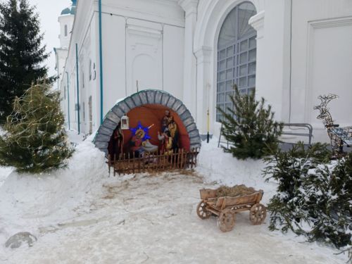 Светлый праздник Рождества собрал елабужан в храмах