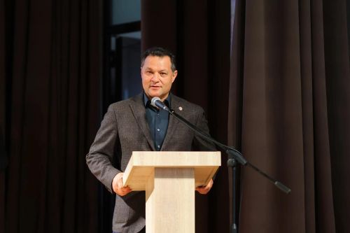 Шесть тренеров наградили в честь профессионального праздника в Елабуге