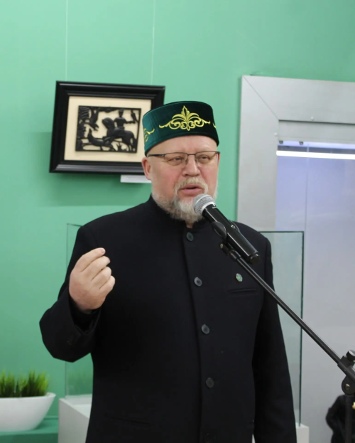 «Я боюсь лошадей, но восхищаюсь ими»: коллекционер из Екатеринбурга привёз в Елабугу 124 чугунных скакуна