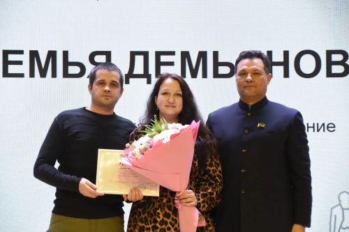 В Елабужском районе вручили сертификаты на жилье двум семьям