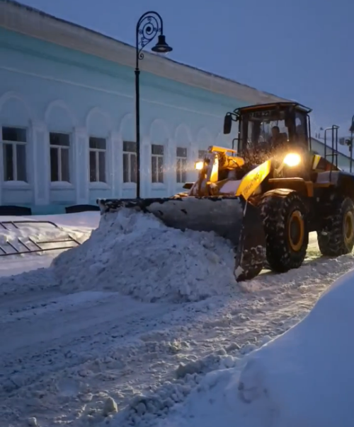 В Елабуге 15 единиц техники устраняют последствия снегопада