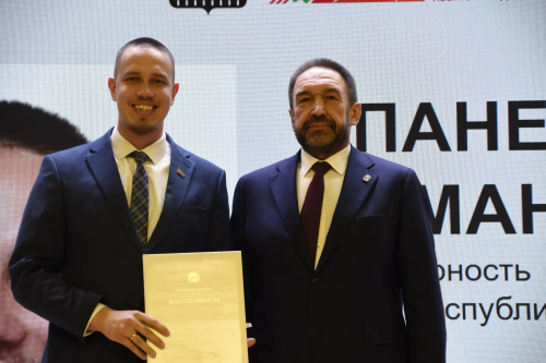 Алексей Песошин вручил награды елабужанам
