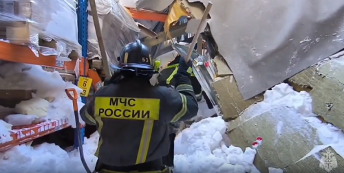 Под завалами склада в Зеленодольске могут быть люди: спасатели разбирают конструкции