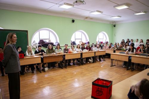 В Елабужском институте КФУ встретили китайский Новый год песнями, сценками и ушу