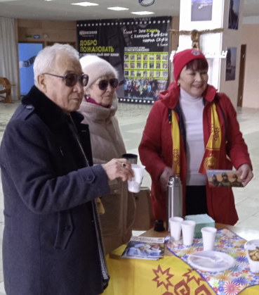 Чувашский национальный центр угостил елабужан блинами в кинотеатре