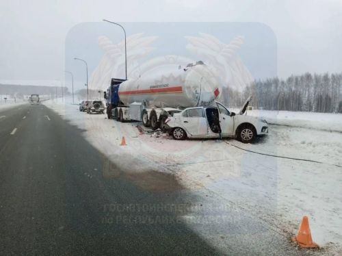 На трассе в Татарстане в ДТП с бензовозом погиб младенец