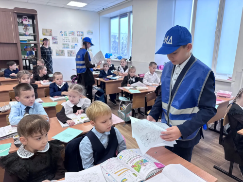 В елабужской школе №1 безопасность на дорогах изучают от теории до рейдов