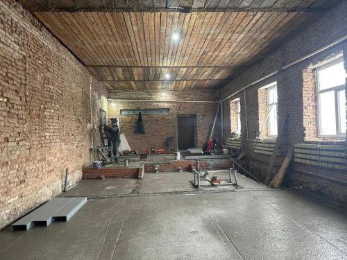 Глава Елабужского района показал, как идёт ремонт Дома культуры «Колос»