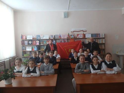 Уроки, где история дышит: как елабужские ветераны говорят с детьми о войне, пионерах и сегодняшнем дне