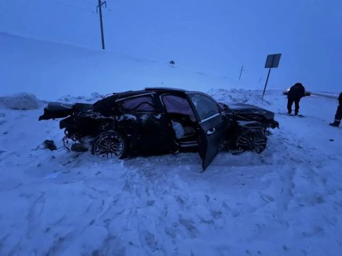 На трассе М7 под Елабугой водитель на КИА врезался в стоящую машину после ДТП