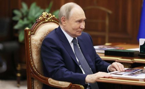 Владимир Путин наградил трех жителей Татарстана