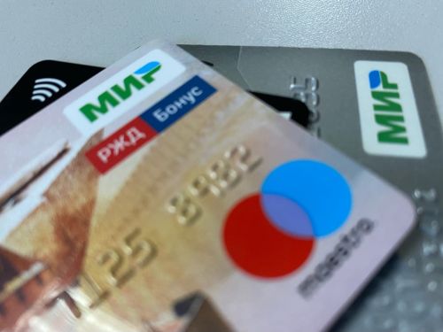 Житель Чистополя два года платил за чужие траты по своей старой карте, забыв её закрыть