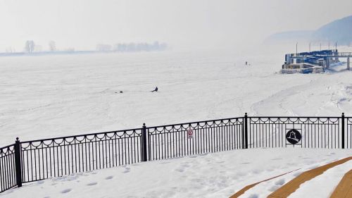 Глава района предупредил рыбаков: лед на елабужских водоемах стал хрупким