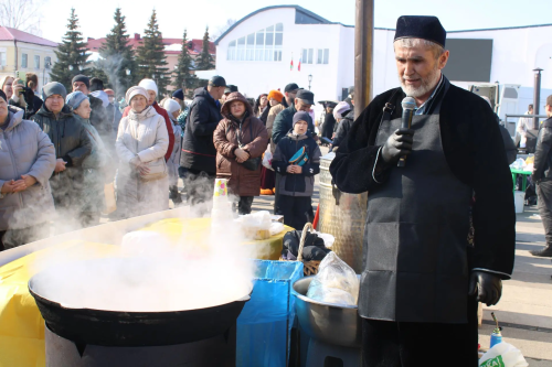«Пир в мир»: в Елабуге учились готовить настоящий азиатский плов