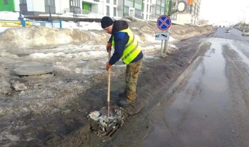 В Елабуге коммунальщики прочищают ливневки и дренажные канавы