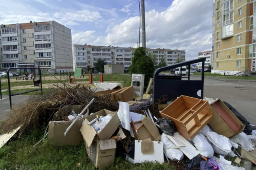 Старый диван, доски и одежда: как правильно избавиться от мусора в Елабуге