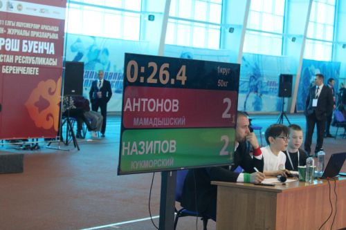 Алабугада көрәш буенча Татарстан беренчелеге уза: 345 егет «Ялкын» журналы призлары өчен көрәшә