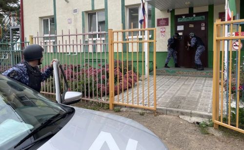 «Никогда не знаешь, что ждет за дверью»: как елабужские росгвардейцы ловят преступников и защищают город