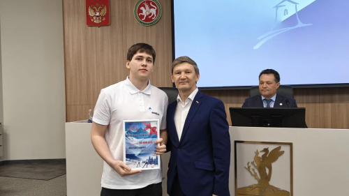 Заслуженные награды: кого отметили на городской планерке в Елабуге