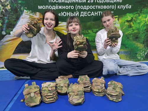 Воспитанницы клуба «Юный десантник» помогли подготовить гуманитарную помощь