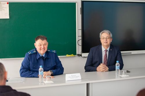 Прокурор встретился со школьниками из Лисичанска и Рубежного в Елабужском институте КФУ