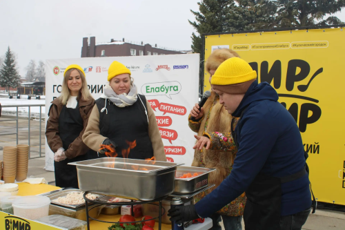 Вкус традиций и новые встречи: на площади Ленина прошёл фестиваль «Пир в мир»