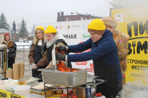 Вкус традиций и новые встречи: на площади Ленина прошёл фестиваль «Пир в мир»
