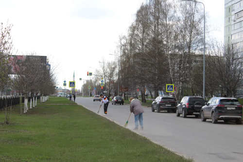 Большая весенняя уборка в Елабуге продолжается
